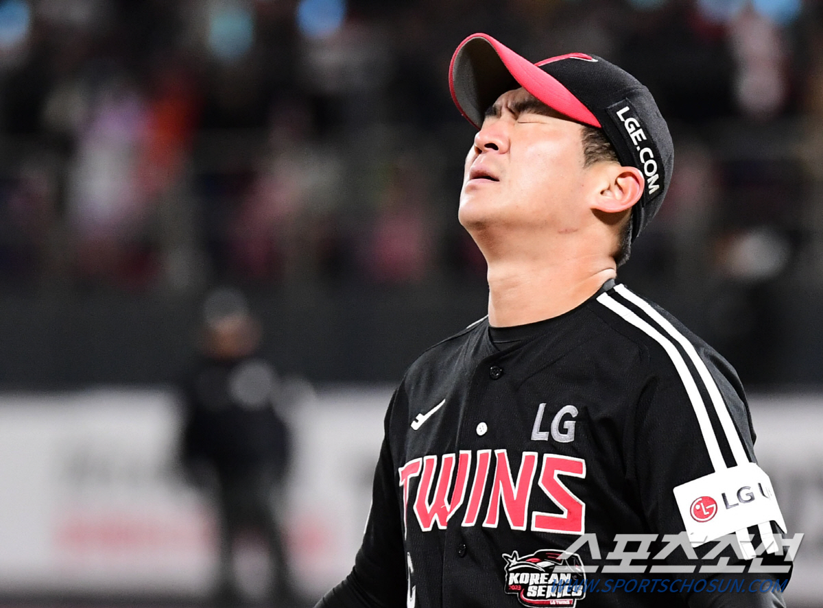 '한국시리즈 최고 명승부 탄생!' '오지환 9회 2사 역전 스리런 찢었다…