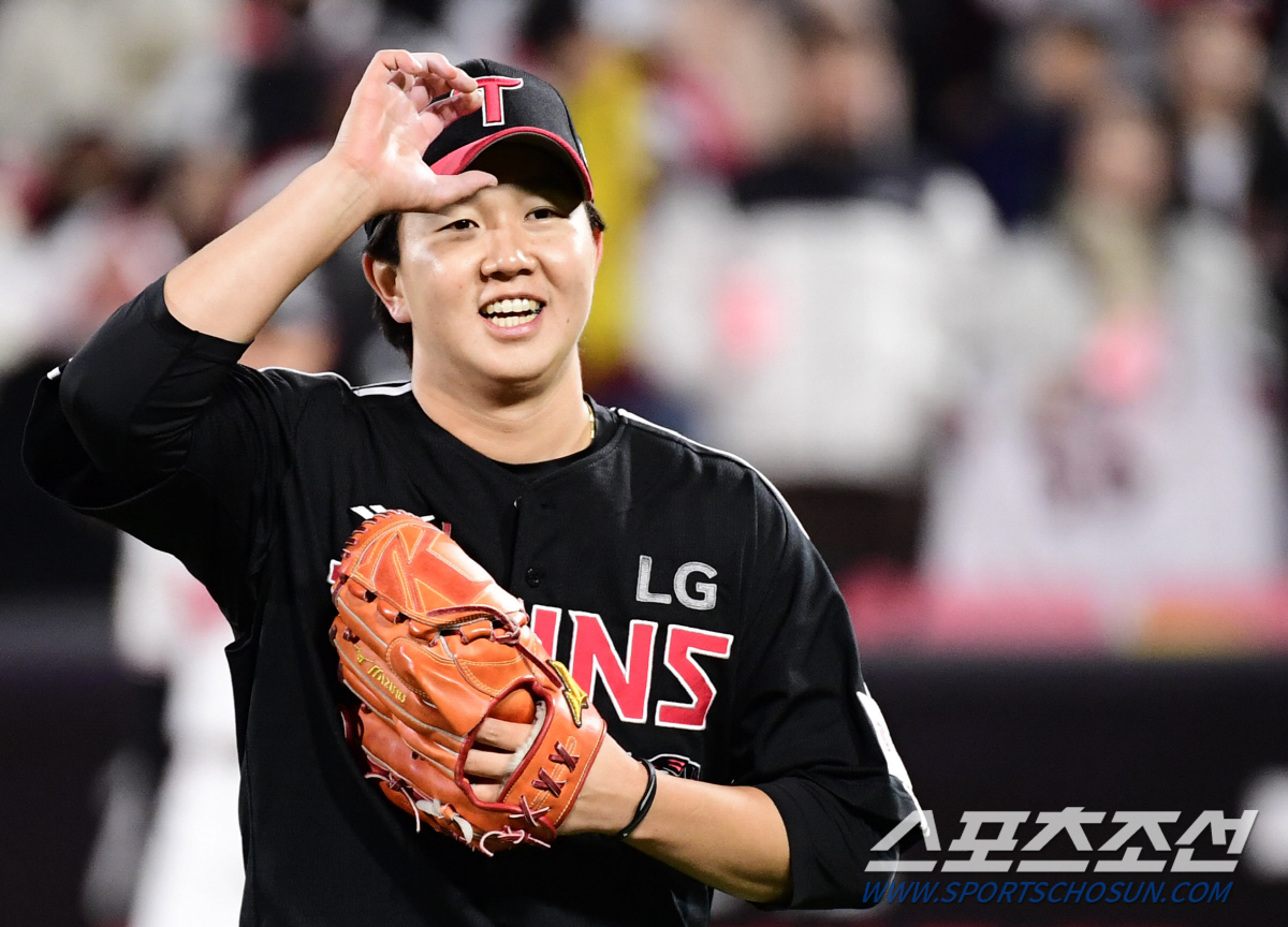 '한국시리즈 최고 명승부 탄생!' '오지환 9회 2사 역전 스리런 찢었다…