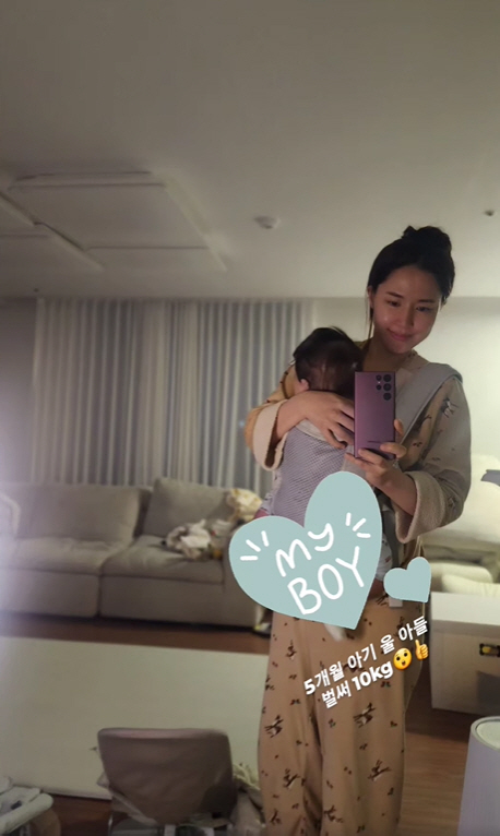 공현주 "5개월 子 벌써 10kg, 내 손목 멀쩡한 게 신기"…쌍둥이맘 …