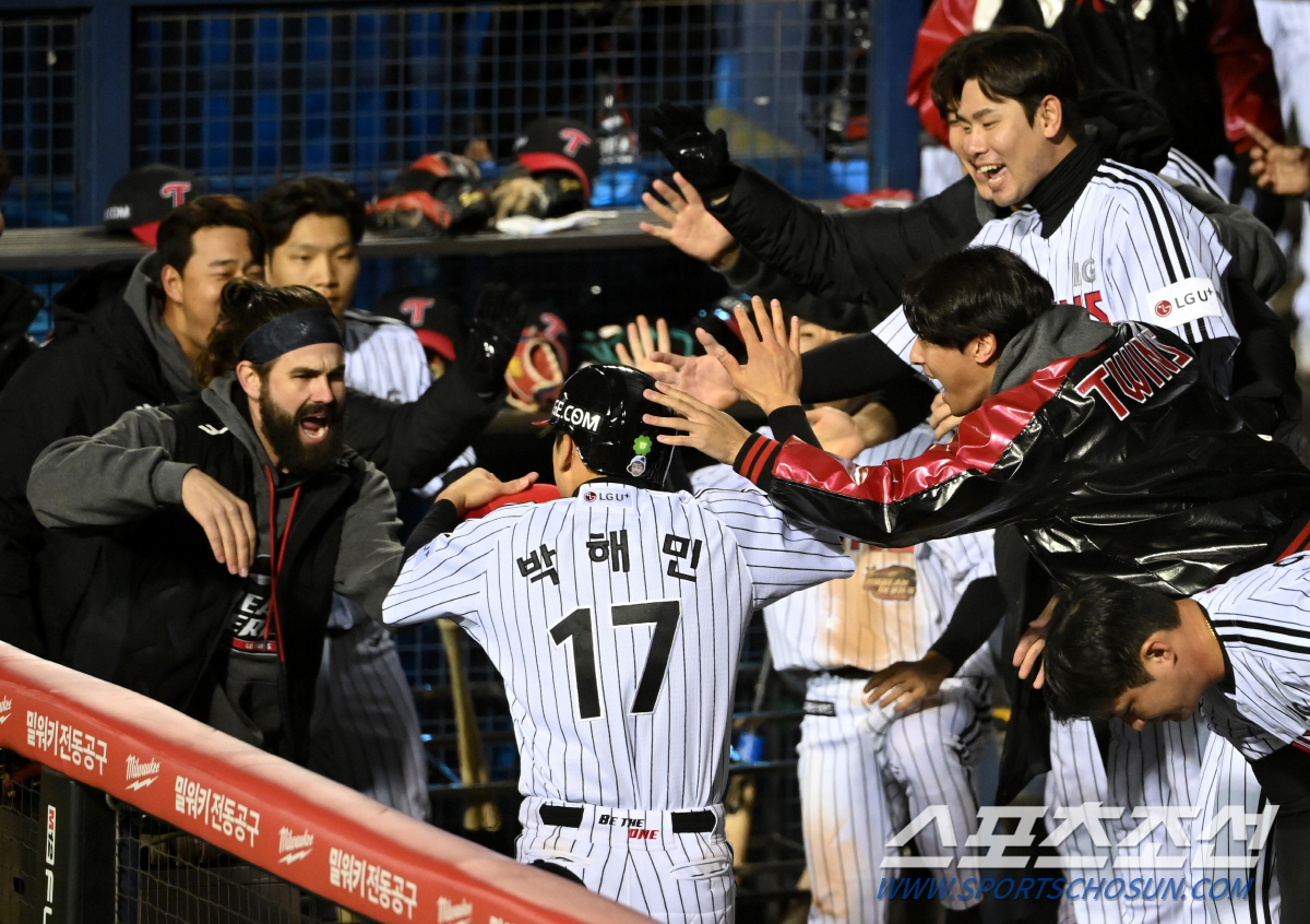 '볼넷은 눈물의 씨앗' '문상철 역전 2루타', '김현수 추격 2루타',…