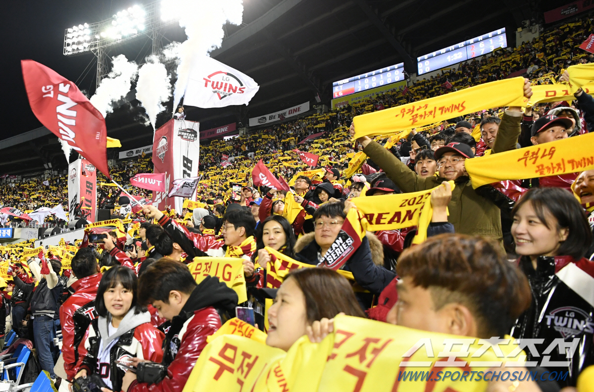 감동적이었던 LG의 21년만 KS 승리. 1999년 이후 한국시리즈 못가…