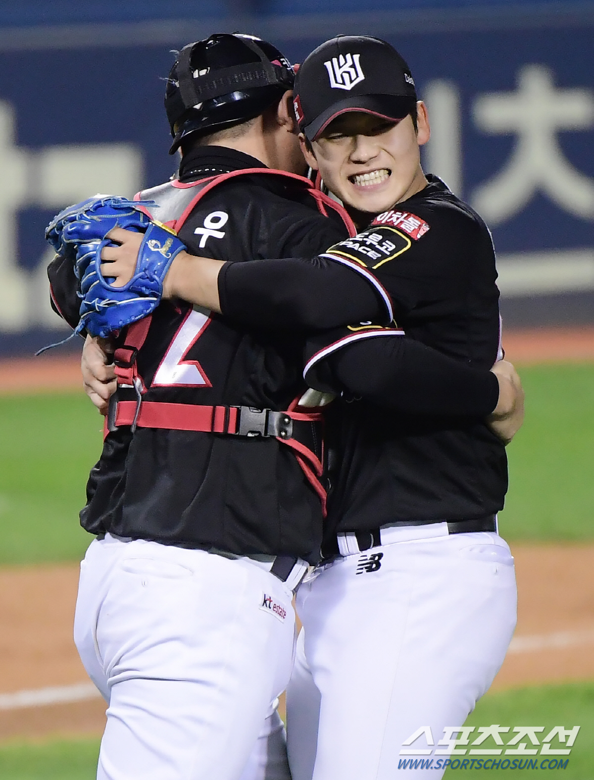 1차전 '환희'→2차전 '눈물'. 열흘간 7번 등판 강행군... 강철의 …