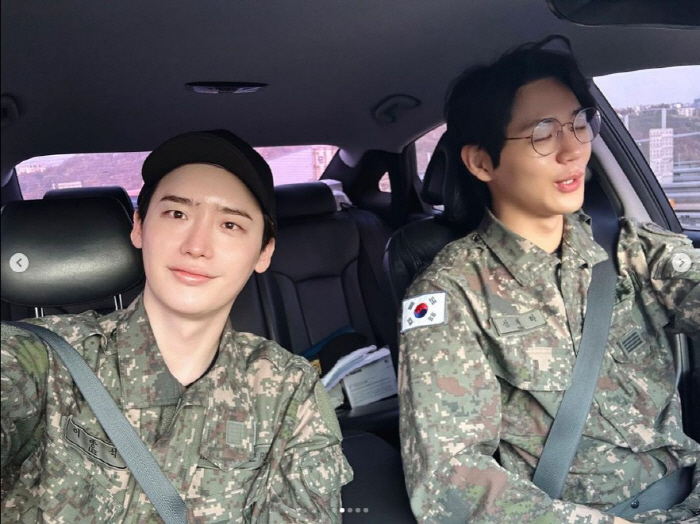'아이유♥' 이종석, 웃음 사라진 K예비군의 출퇴근길 "웃참 실패"