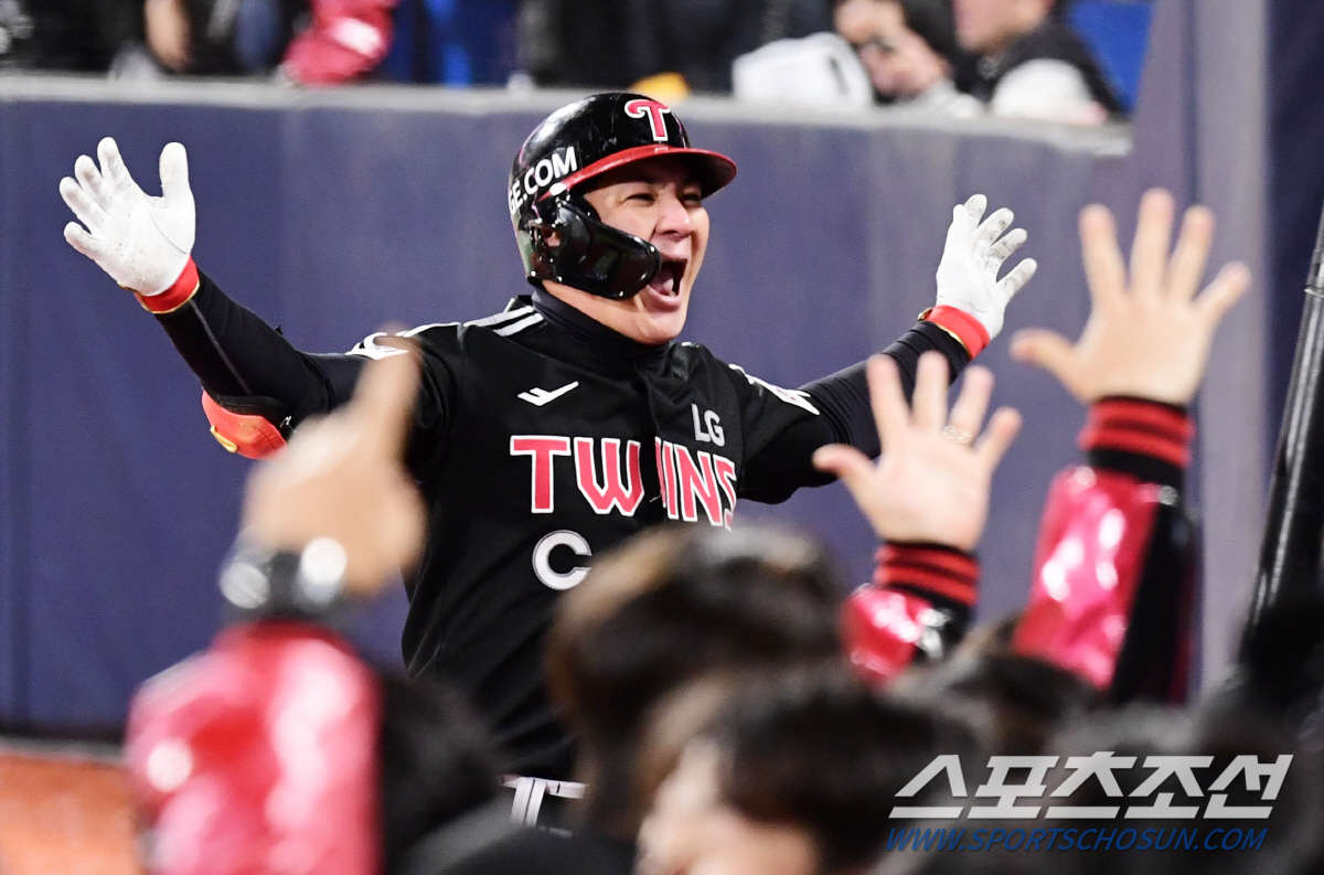 치명적 알까기→9회 2아웃 재역전 결승 스리런…홈런으로 한국시리즈를 '지…