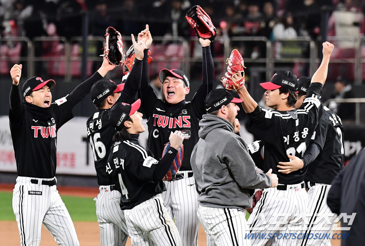 '우주의 기운이 LG로...' 이렇게 재밌는 시나리오 처음. 매경기 역전…
