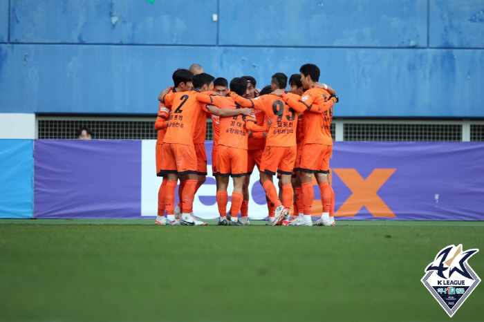 강원 도망갔다…'김대원 결승골'로 대전 1대0 꺾고 수원과 승점차 4점으…