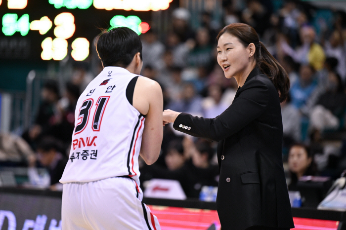 [WKBL 현장인터뷰] 2연승 박정은 BNK감독, "하나원큐전 연승, 선수들이 성장한 결과"