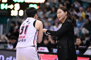 [WKBL 현장인터뷰] 2연승 박정은 BNK감독, 