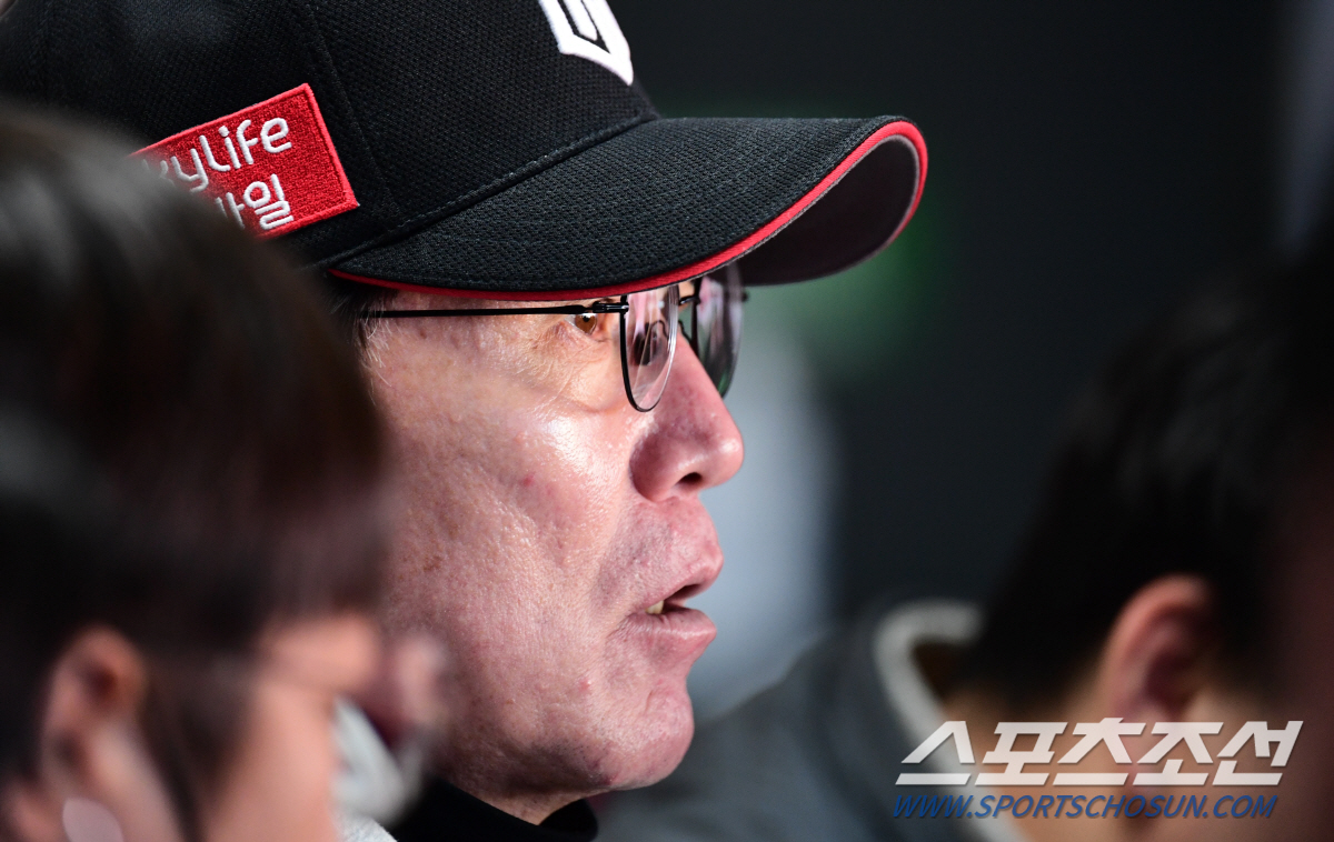 정규리그 꼴찌→2위,PO 2패→3승,KS 1승3패 또 벼랑끝...기적의 …