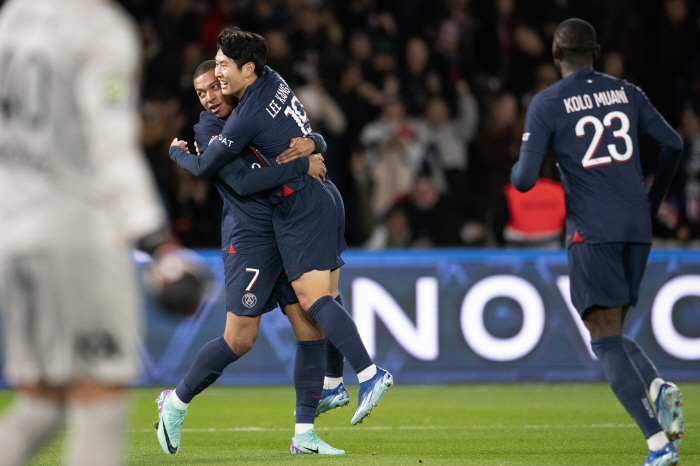 "중앙 이동설 재점화!" 의미심장, LEE의 후반 포지션 변경. PSG …