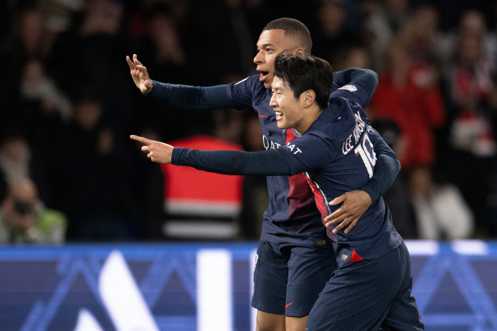 "중앙 이동설 재점화!" 의미심장, LEE의 후반 포지션 변경. PSG …