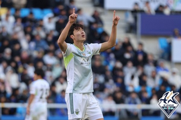인천-전북전 1대1 무승부로 마무리, ACLE-ACL2 티켓 전쟁 '오리…