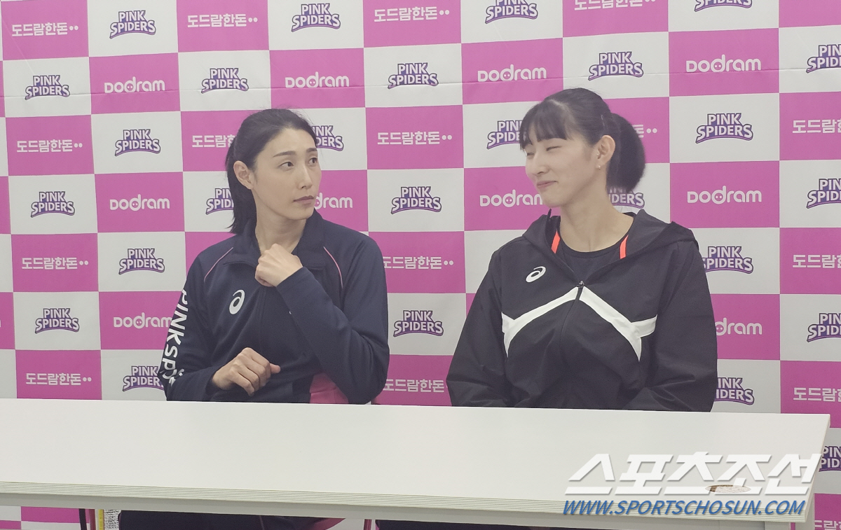 '은퇴 보류→시즌 최다 30점' 김연경의 가슴은 여전히 뜨겁지만…"정대영…