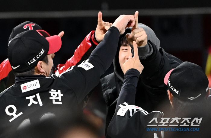 '타순 바꿀 이유 없다' 우승 눈앞 LG, 5차전도 필승 라인업 가동[잠…