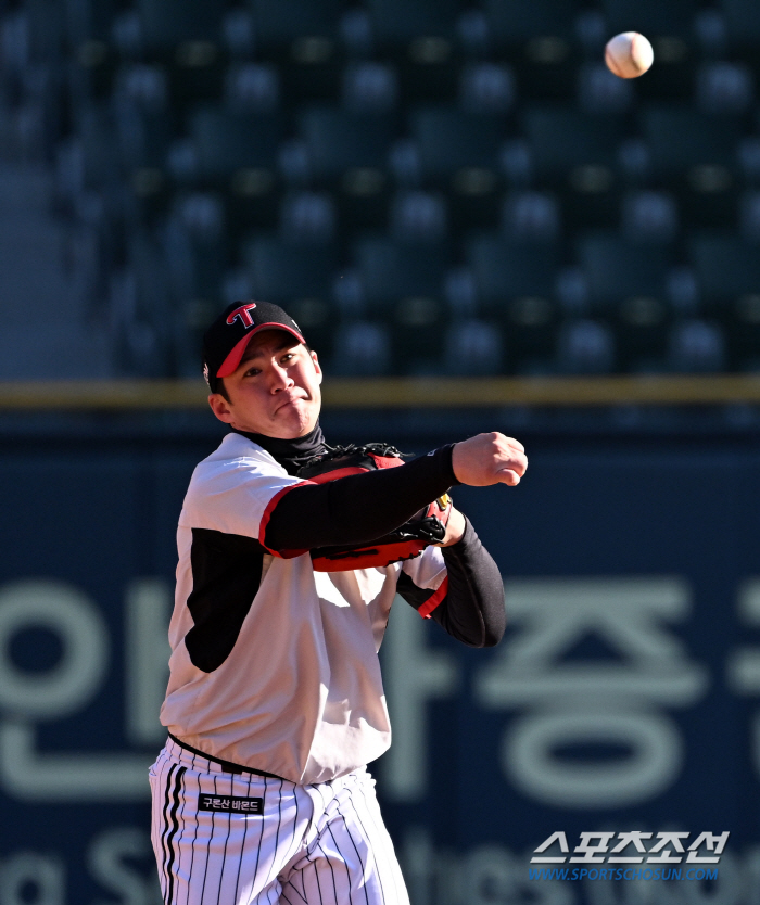 한국시리즈 우승까지 1승 남았다. LG 캡틴 오지환의 눈호강 호수비 '롤…
