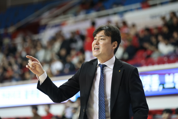 [현장인터뷰] 송영진감독-하윤기의 흥미로운 '동상이몽'…"라운드MVP? …