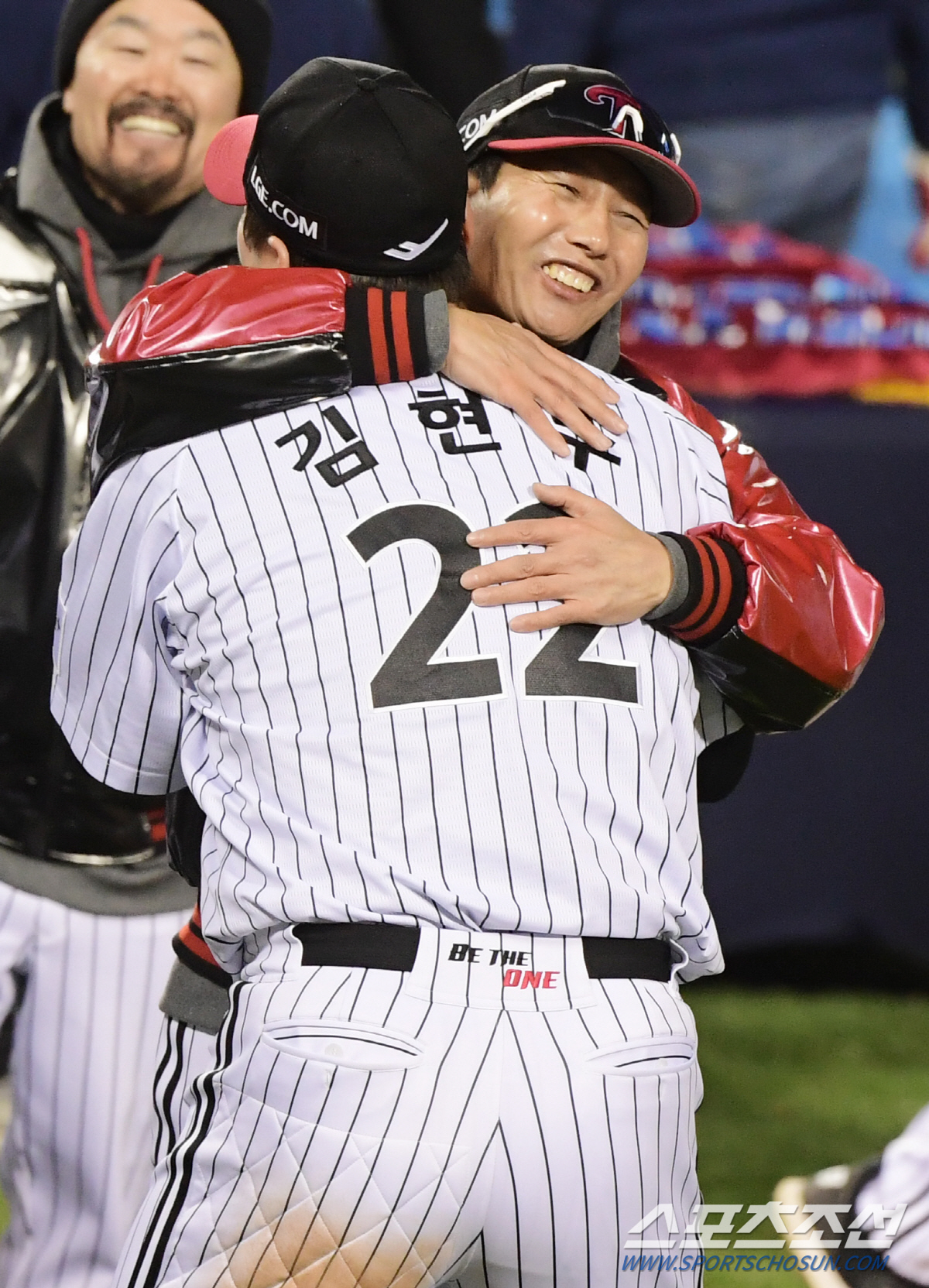 'LG의 우승 恨 풀어준 명장' 염경엽 감독 "우승 압박, 사실 많이 부…