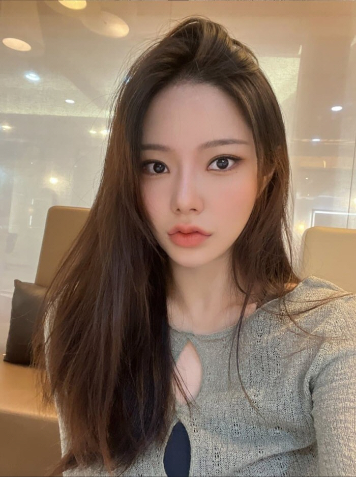 홀로 복귀한 피프티 키나, 16일 '2023 빌보드 뮤직 어워드' 참석차…