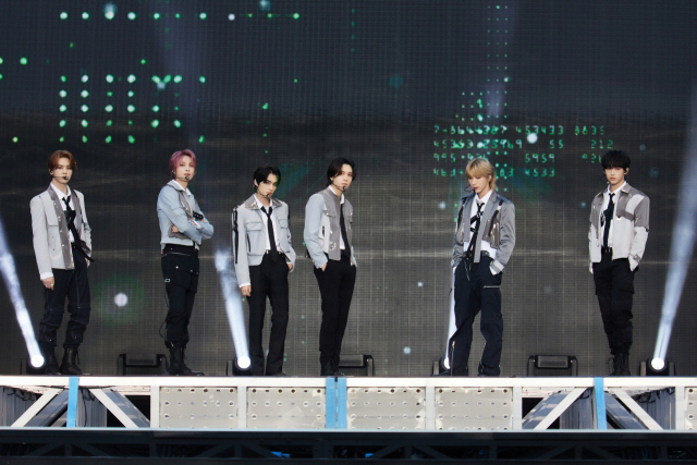 [SC초점] 응원봉 들고 극장으로…샤이니→비투비 콘서트, 영화로 본다