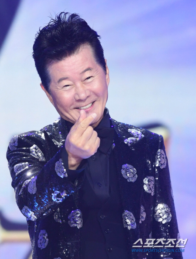 태진아 “4대 천왕? 임영웅·이찬원..후배들 용동에 1천만 원 써” (라…