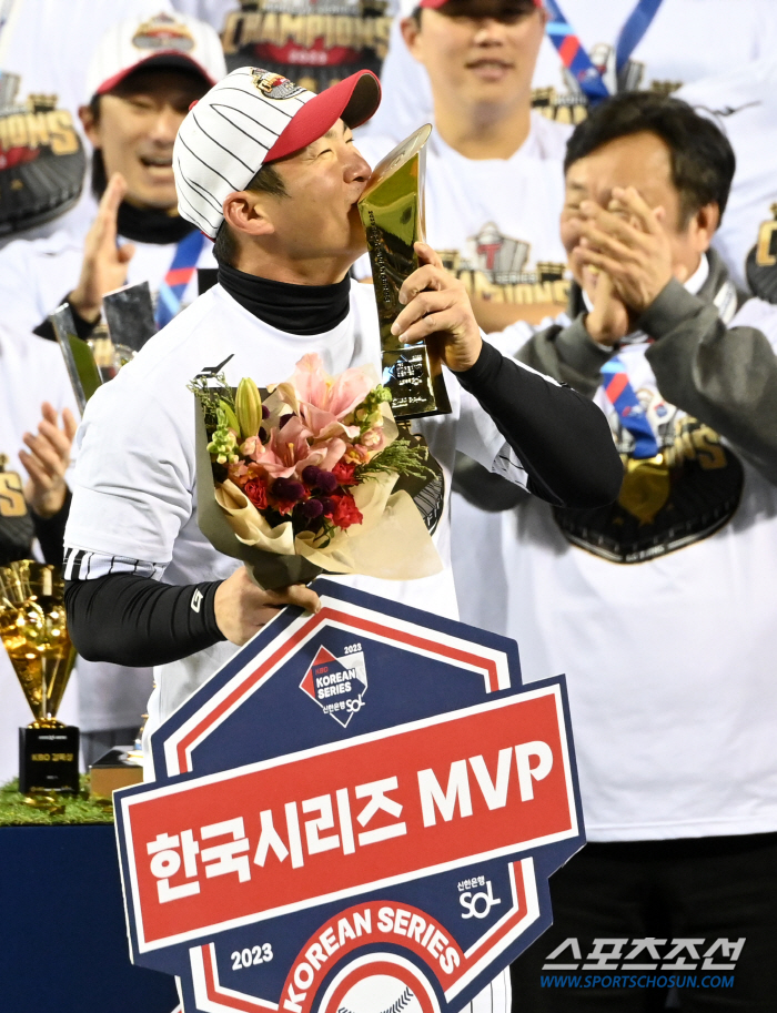 롤렉스 거절한 MVP 오지환 "부담스러워 기증…신형 시계 받고 싶습니다"…