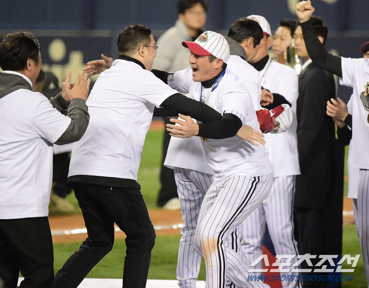 롤렉스 거절한 MVP 오지환 "부담스러워 기증…신형 시계 받고 싶습니다"…