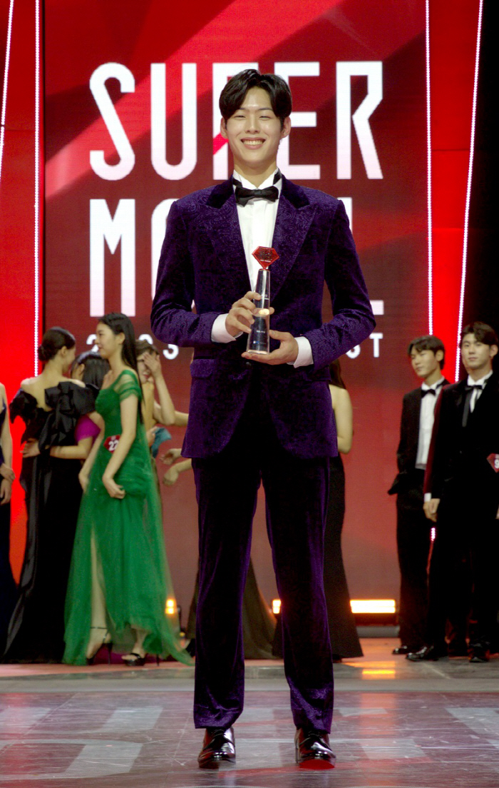 김현준, '2023 슈퍼모델 선발대회' 대상.."상 받을줄 몰라 소감 준…