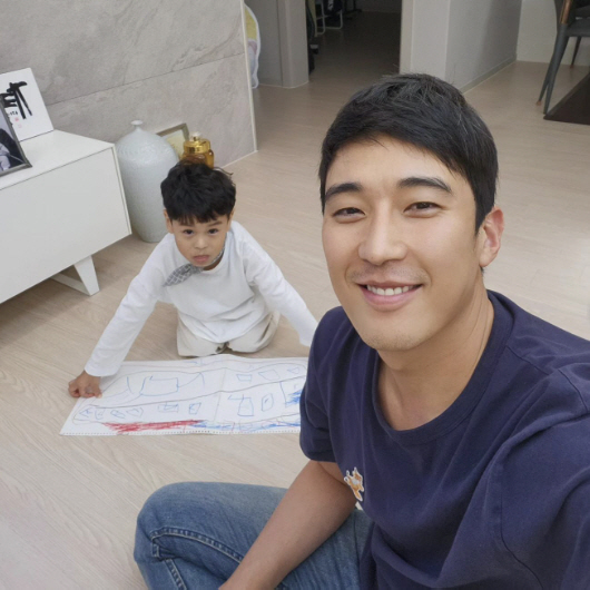 '장신영♥' 강경준 "아들과 놀고 싶지만..돈 많이 벌자" 아들 바보 아…