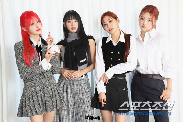 키스오브라이프(KIOF), K팝 매거진 커버 모델 발탁! 올블랙 파티룩으…