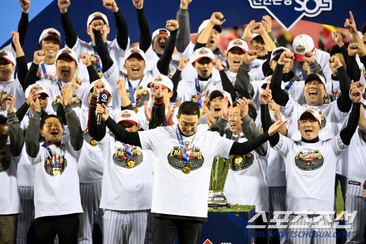 LG 우승하던 날, '떠난' 플럿코는 수술대 올랐다. '찐팬' 8년전 외…