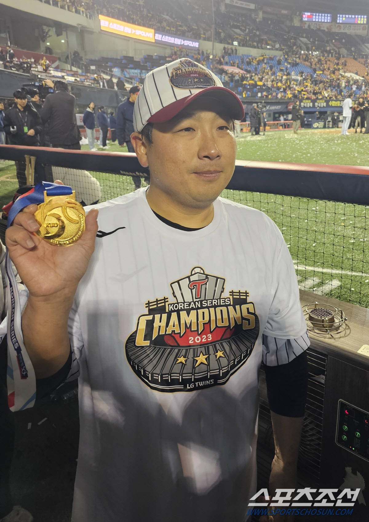 세계 최초 '통신 3사' 우승, 오지환보다 더 기뻤던 사나이...인생은 …