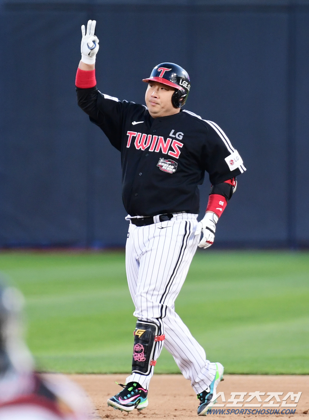 세계 최초 '통신 3사' 우승, 오지환보다 더 기뻤던 사나이...인생은 …