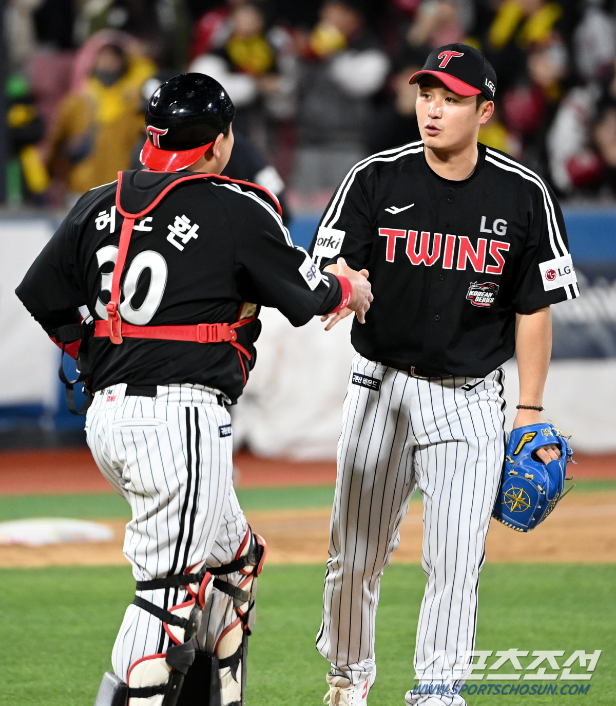 세계 최초 '통신 3사' 우승, 오지환보다 더 기뻤던 사나이...인생은 …