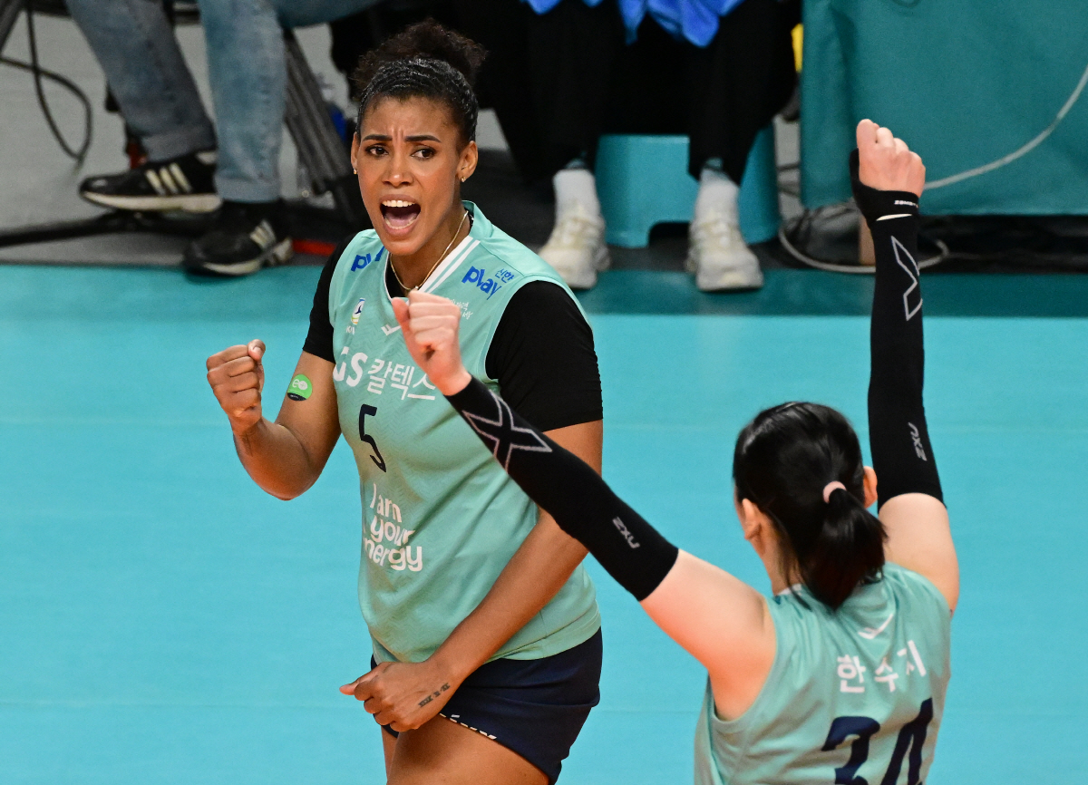 히잡 돌풍 1R만에 끝? '실바 34득점' GS칼텍스, 정관장에 셧아웃 …