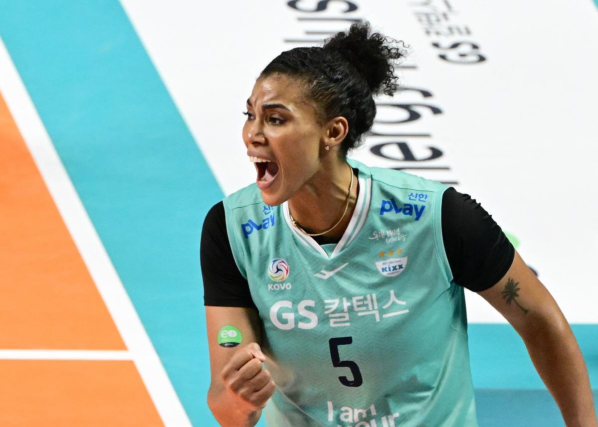 히잡 돌풍 1R만에 끝? '실바 34득점' GS칼텍스, 정관장에 셧아웃 …