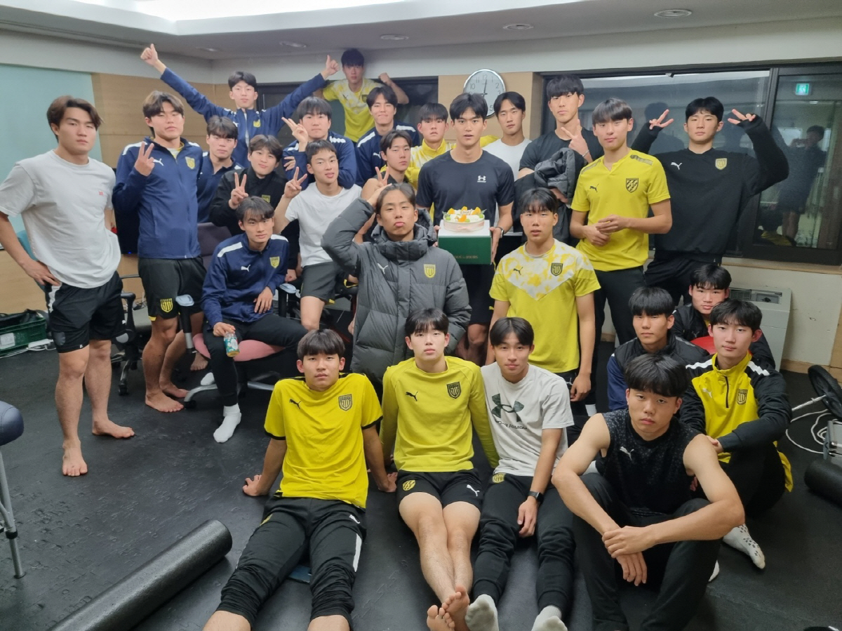 'K리그 주니어 무패 준우승' 전남 유스 부활 이끄는 이재형 U-18 감…