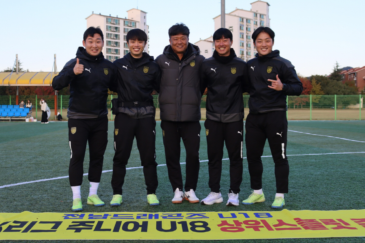 'K리그 주니어 무패 준우승' 전남 유스 부활 이끄는 이재형 U-18 감…
