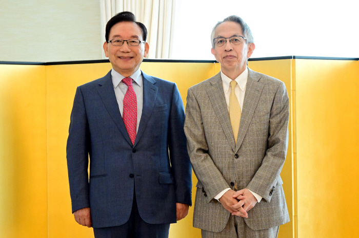 '관계 개선 공로' 김기병 롯데관광개발 회장, 일본 정부 표창 수상