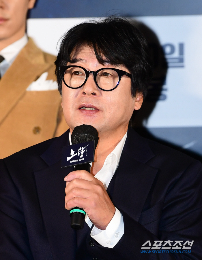 '노량' 김윤석 "이순신 장군役, 영광+부담…감사한 마음으로 참여"