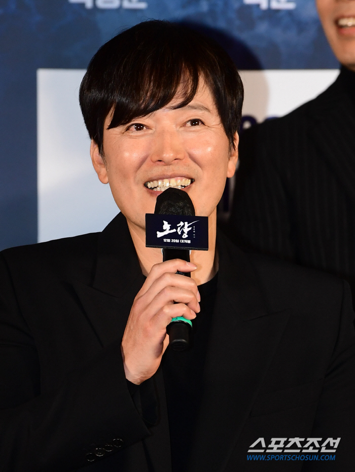 '노량' 정재영 "시나리오 읽고 먹먹, 중국어 대사 준비할 땐 막막"
