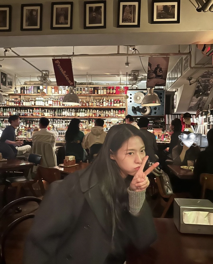 설현, 코트만 입어도 청순美 폭발…역시 '여친짤' 정석 답네