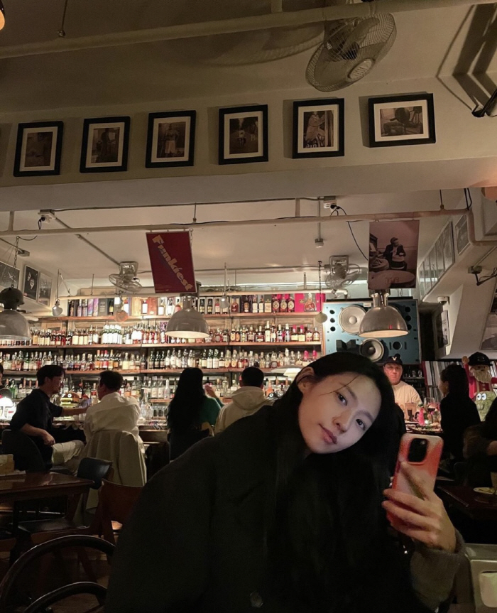 설현, 코트만 입어도 청순美 폭발…역시 '여친짤' 정석 답네