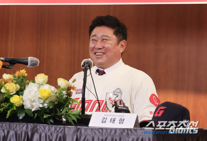 "한국시리즈? 봤지!" 8년간 LG 앞길 막았던 명장, '잠실 라이벌' …