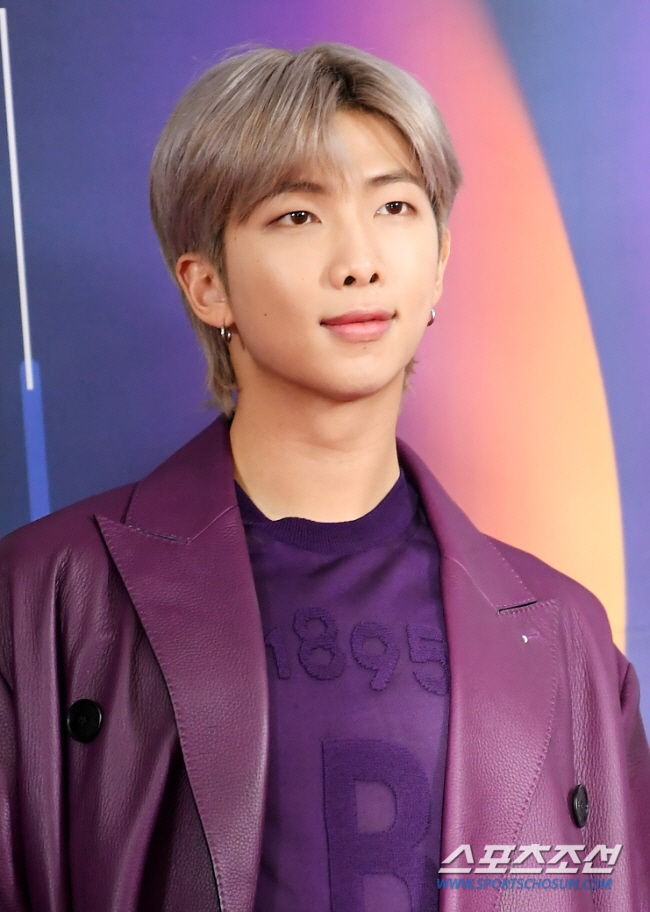 방탄소년단 RM "카메라에 쓸려, 다섯바늘 꿰맸다" 흉터 남은 아찔한 부…