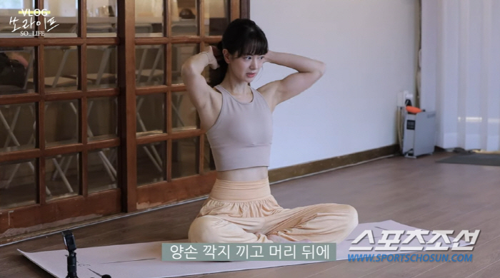 '한의사♥' 강소라, 만삭 D라인에도 요가 동작 '척척'…"조금 졸리기 …