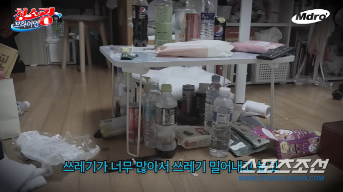 "역겹다!". '충격'의 걸그룹 숙소, 속옷까지 같이 입어? 브라이언, …