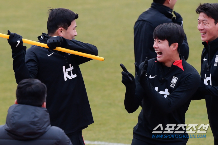 혹사 논란 김민재 '생일빵만 조심하면 돼’...출전 예고한 클린스만 감독…