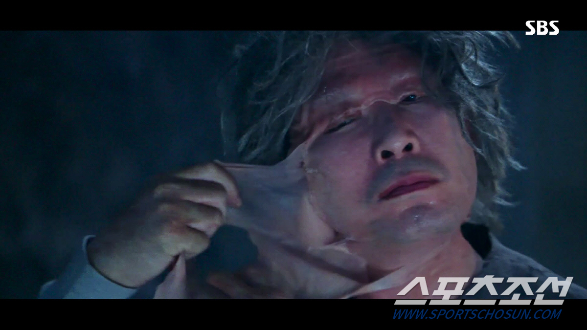 '7인의 탈출' 이부영, 조용하지만 강렬한 존재감 드러내…노인 변장 등 …