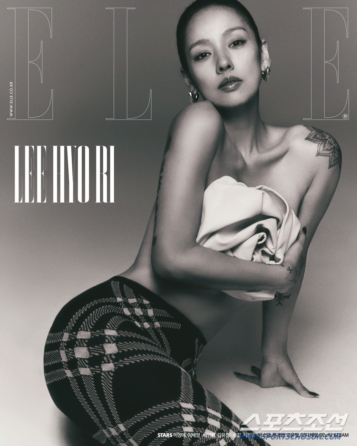 '제2의 전성기' 이효리, 파격 '상반신 탈의'…"즐겁게 새로운 시도들 …