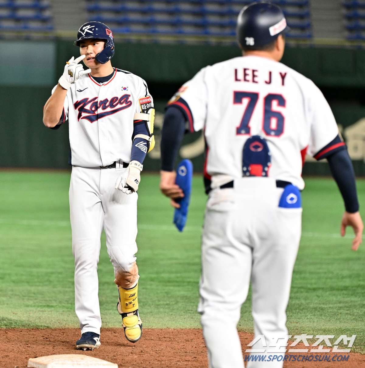 16일 일본 도쿄돔에서 열린 2023 아시아 프로야구 챔피언십(APBC) 한국과 호주의 경기. 8회말 2사 3루 김주원이 동점 적시타를 날린 뒤 환호하고 있다. 도쿄(일본)=박재만 기자pjm@sportschosun.com/2023.11.16/